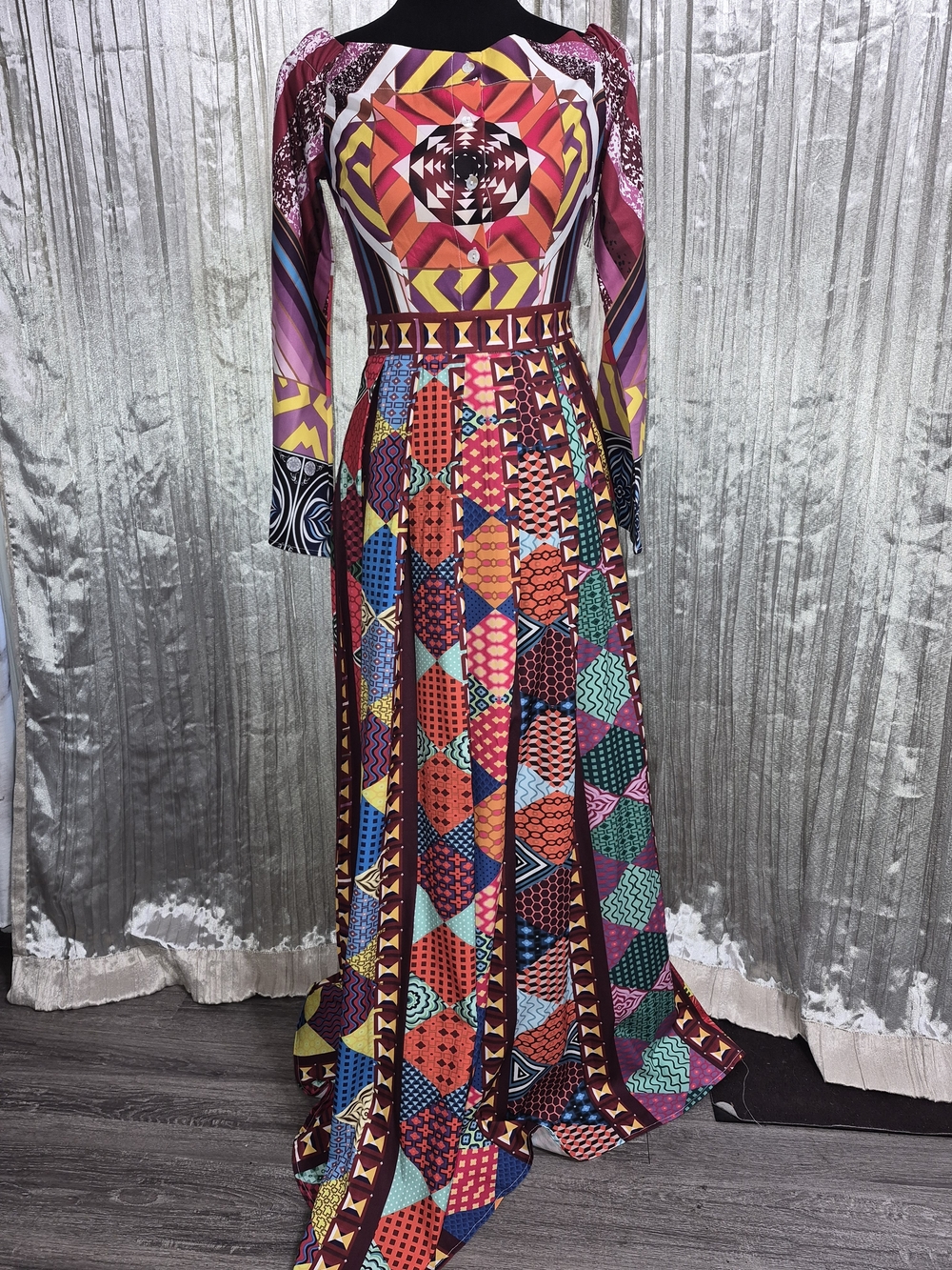L'ATISTE Bold Multicolor Geometric Maxi Dress with Long Sleeves